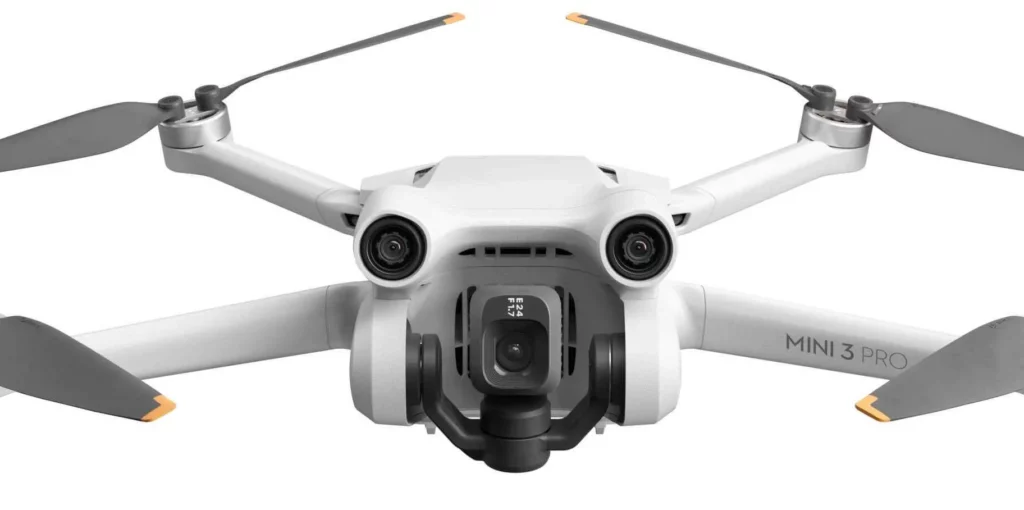 Közeli kép a DJI Mini 3 Pro drón kamerájáról.