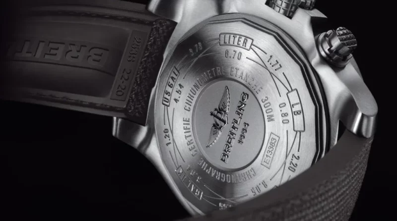 Breitling Avenger gyönyörűen kidolgozott hátlapja.
