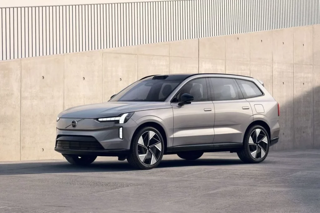 Szürke Volvo EX90 SUV