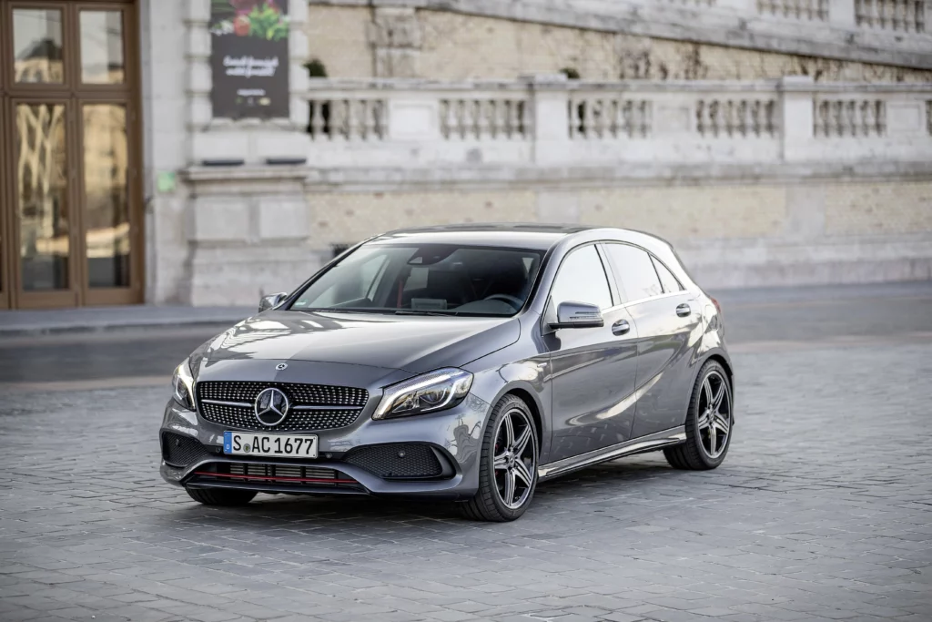 Ezüst metál Mercedes W176